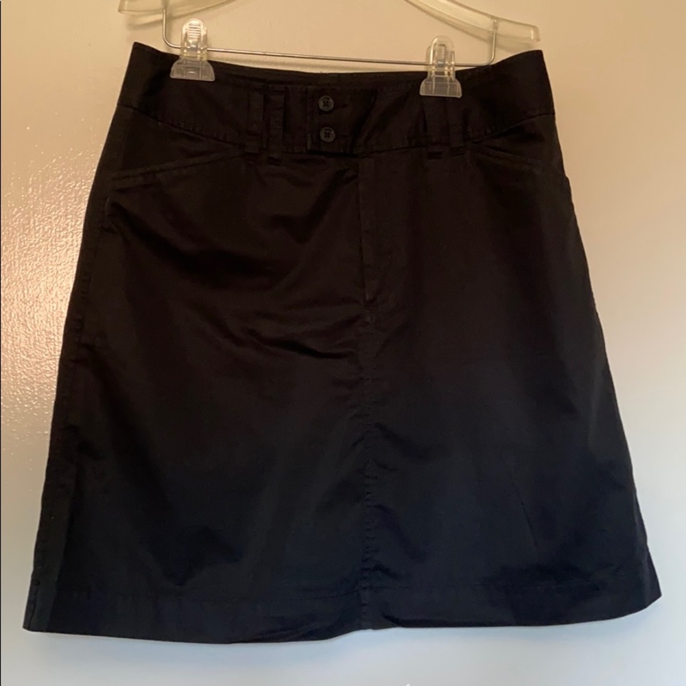 Gap Black Skirt with Pockets! A perfect basic!